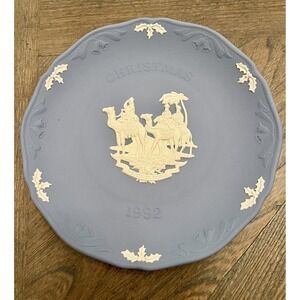 WEDGWOOD 1992 Blue Jasperware CHRISTMAS AWAY IN A MANGER 7 1/4" Round Plate